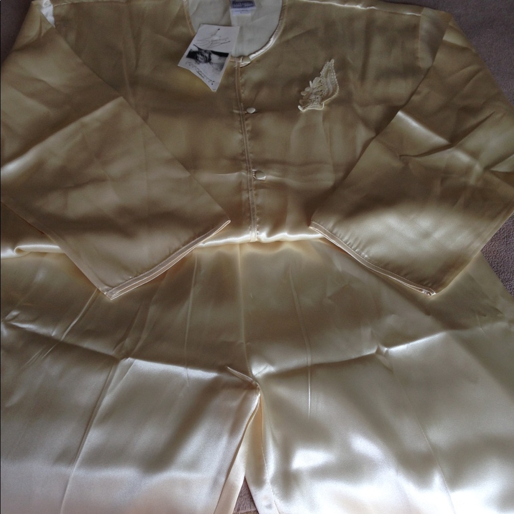 Suzanne Somers Satin Pajamas L
